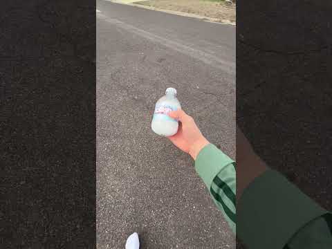 baking soda and vinegar bomb #bakingsoda #vinegar #explosion #shorts