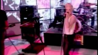Garbage &quot;Breaking Up the Girl&quot; Top of The Pops [November 16, 2001]