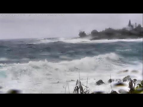LIVE NOW - Waimea Bay SurfCAM