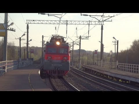 Электровоз ВЛ80С-1514 с грузовым поездом