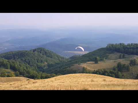 Cu parapanta pe Buila  Muntii Capatanii Vanturarita