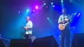 Proclaimers : There&#39;s a Touch Live at T in the Park 2001