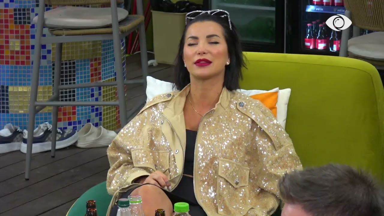 “Herën tjetër më fol mua, jo kamerave”/ Roza iu kthehet kamerave: Iu kam para të gjithëve