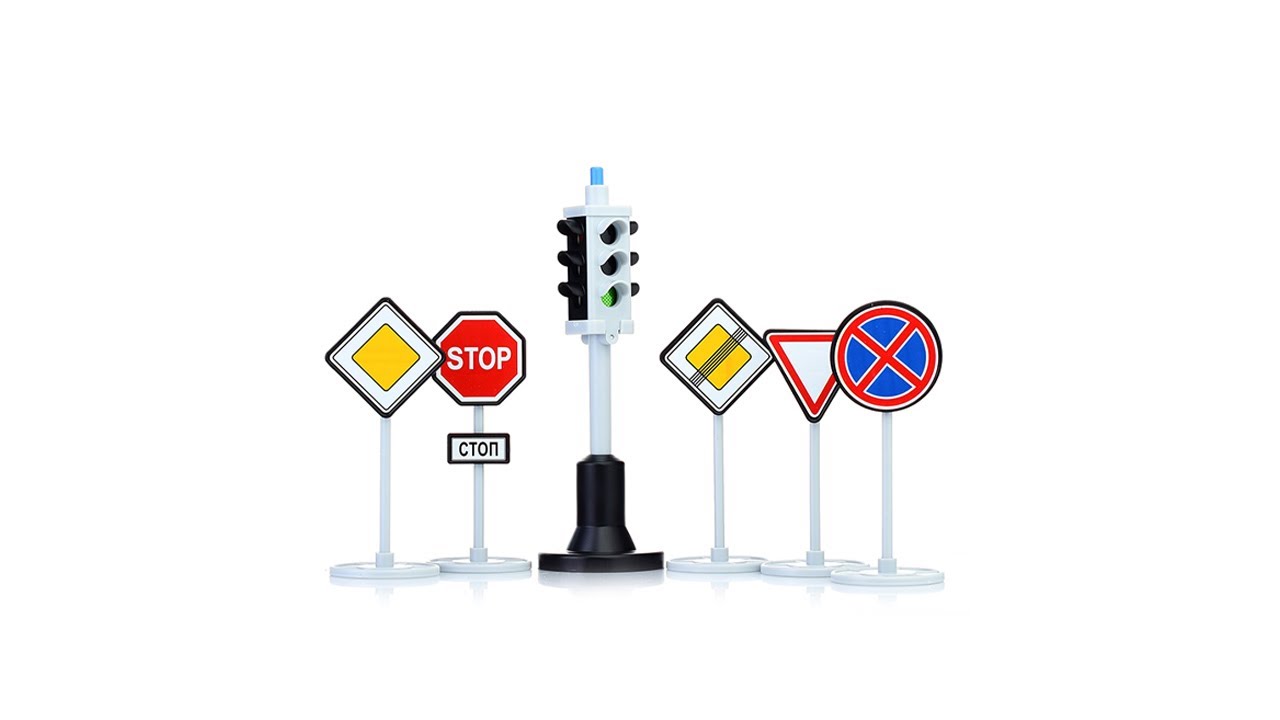Светофор с дорожными знаками