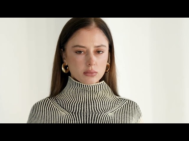 كنزة تريكو فاخرة واسعة مخططة – بيج