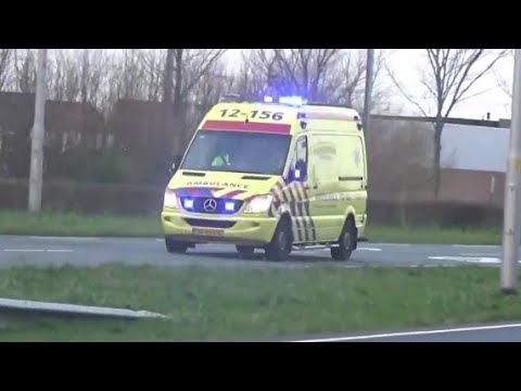 ambulance's met spoed in Krommenie en Haarlem
