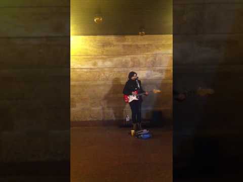 Street singer. Kyiv. Lwa Tolstogo metro station