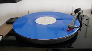 Julia Holter - Horns Surrounding Me  (2017).