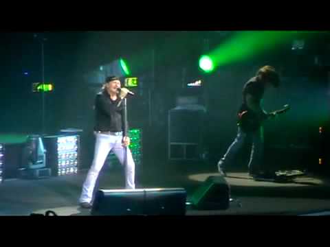 Vasco Europe Indoor Tour - Ad Ogni Costo- Pesaro 06 10 2009.avi