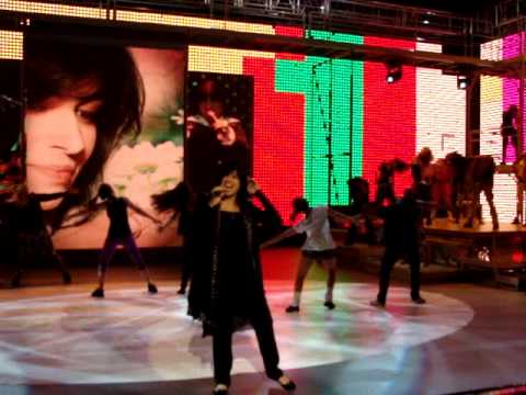 Fernanda Brum e Aline Barros no Faustão - Bastidores 1