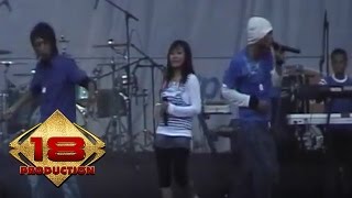 Download lagu Opening Band 6 - Sedang Ingin Bercinta (Dewa 19) | (Live Konser Surabaya 23 Desember 2006) mp3