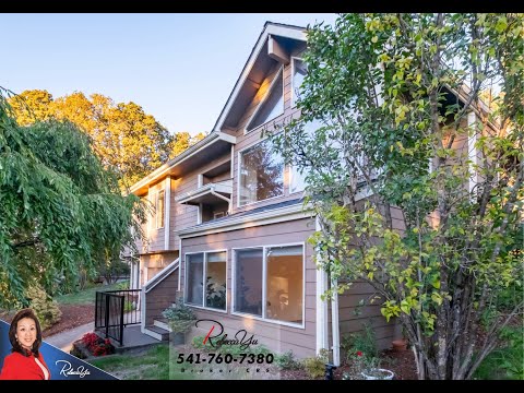 S 30th St