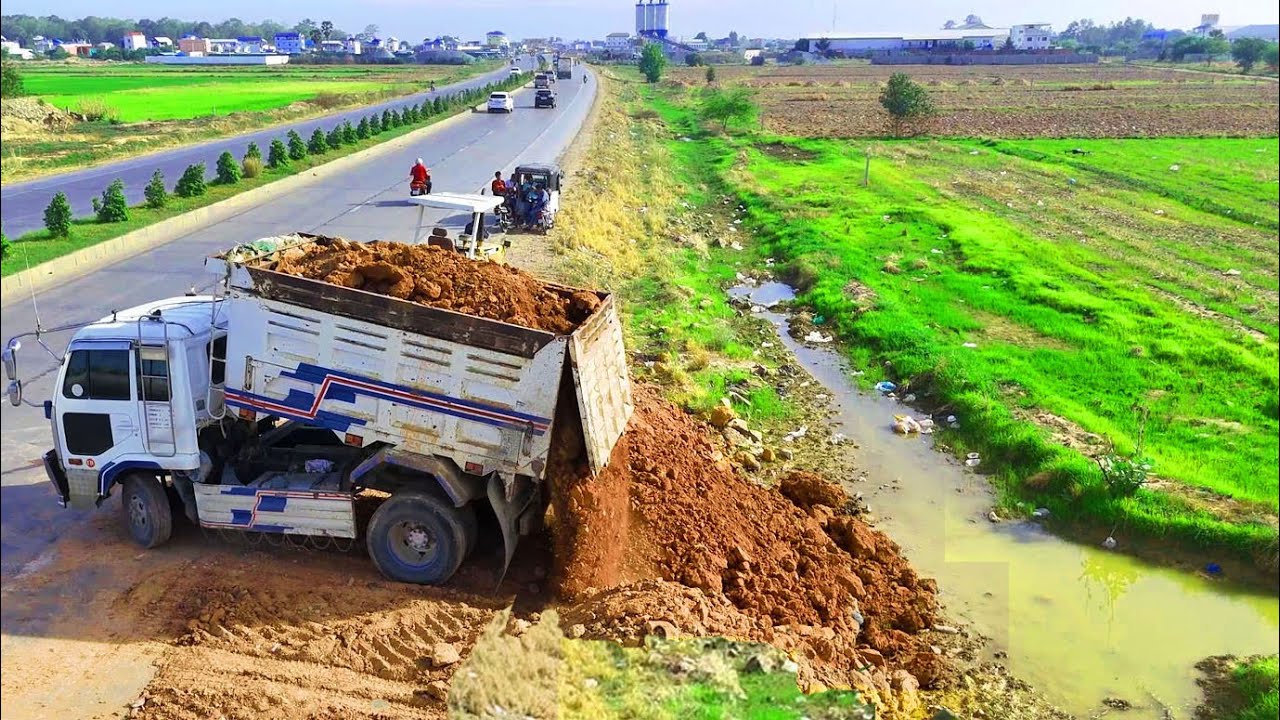 Start new Project !Filling Up The Land Huge, Transaction By Bulldozer KOMATSU D31p & 5Ton Dump Truck