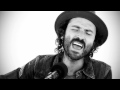 Leiva interpreta, en acústico, 'Terriblemente cruel'.