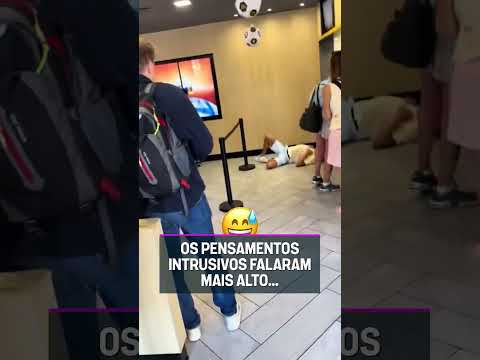 QUANDO VEM AQUELE SENTIMENTO DE SER O CR7 SUBINDO PRA CABECEAR… 😂😂😂 #shorts