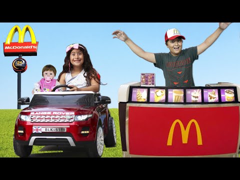 Maria Clara e JP brincando de McDonalds drive thru 🍔