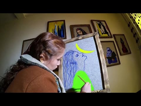 アフガニスタンの女性がアートギャラリーを開設し、雇用と希望を創出 (Afghan woman opens art gallery to create jobs and hope)