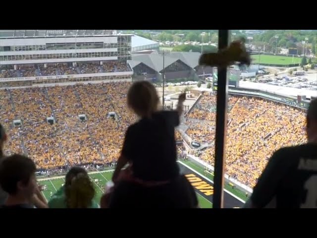 Vídeo relacionado con Ivysport University of Iowa Hawkeyes - Sudadera con capucha, color negro