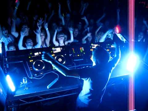 Paul Oakenfold live video 4 of 7 10/2010 Facelift tour