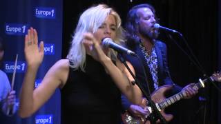 HollySiz chante "Better than yesterday" en live