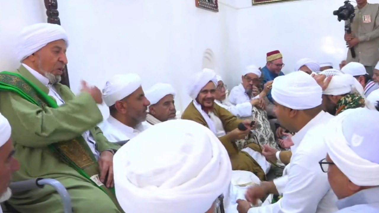 مباشر: مجلس استقبال منصب آل الشيخ أبي بكر بن سالم، في محضرة الحبيب حسن، في مدي