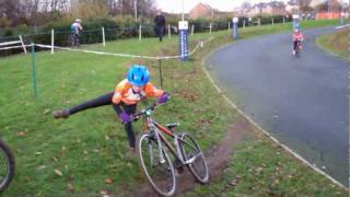 preview picture of video 'U10s, 4 Dec 2011, Midland Cyclo Cross Championships, Sundorne Sports Village, Shrewsbury.'