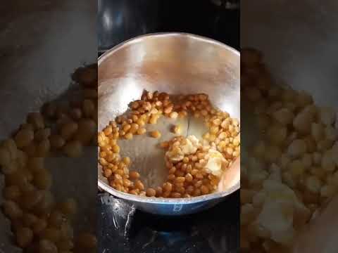 Pipoca na manteiga é uma delícia. #roça #pipoca