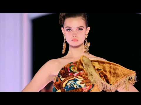Lulu Tenney Moschino FW 2022 2023 Milan Fashion Week