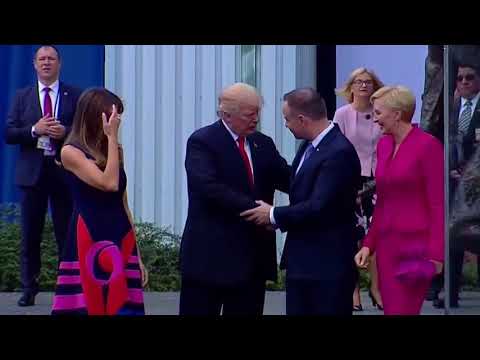 Donald Trump in Handshake trouble