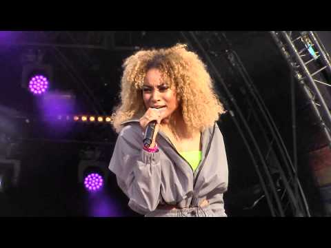 Channah Hewitt op slotfeest Dam, Amsterdam Gay Pride 2019