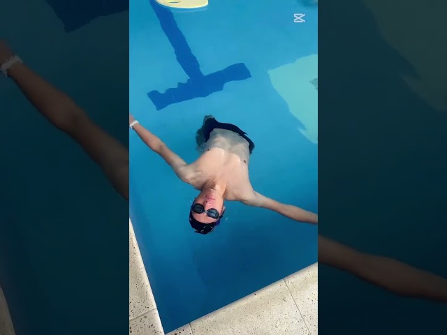 Vídeo relacionado con EJERCÍCIOS DE NATACIÓN: 176 ejercicios para mejorar las destrezas en todos los estilos, incluyendo: salidas, giros, llegadas...y también en aguas abiertas (DEPORTES)