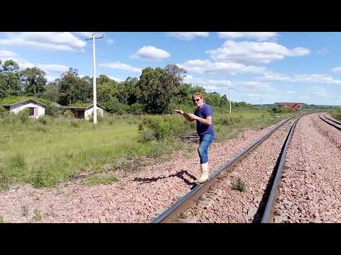 Coronel Linhares Borin Visita Estação De Trem  em Ibare em Lavras do Sul RS .Casas Abandonadas ....