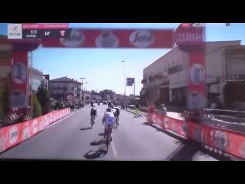 TANEL KANGERT CRASH INTO SIGN 21 May 2017 HUGE CRASH GIRO D'ATALIA