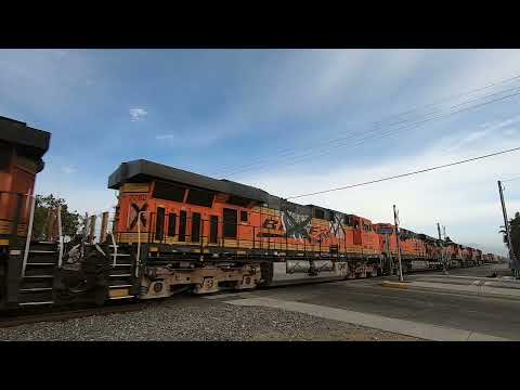 6 Locomotive BNSF Mixed Freight