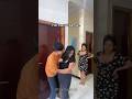 RESIKO TINGGAL BARENG ISTRI KEMBAR Suamiistri Lucu Ngakak Pasutri Viral Couplecomedy Prank