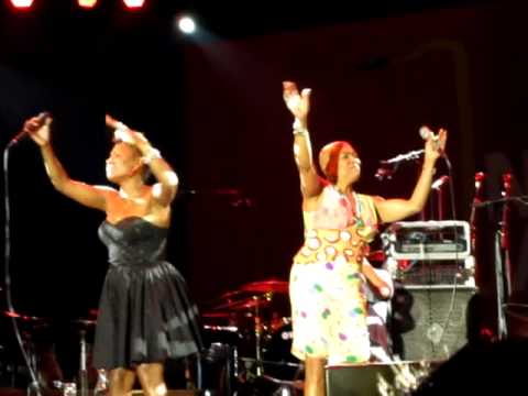 Dee Dee Bridgewater & China Moses - Everyday I have the blues live (B.B.King cover)