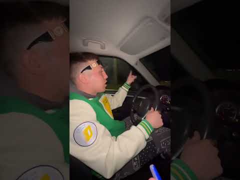 Γνωστός￼ ραπερ Τρακάρει ενώ τραγουδάει το κομμάτι του￼