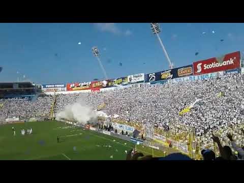 "Recibimiento Alianza fc vs Santa tecla FINAL en la "Bombonera Salvadoreña"" Barra: La Ultra Blanca y Barra Brava 96 &bull; Club: Alianza