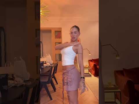 @greeicy's video teaching her followers how to dance to her new song "A veces a besos"