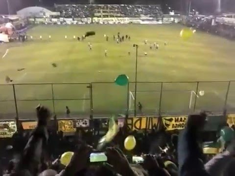 "Recibimiento Defensa y Justicia 2 - Racing 1" Barra: La Banda de Varela • Club: Defensa y Justicia • País: Argentina