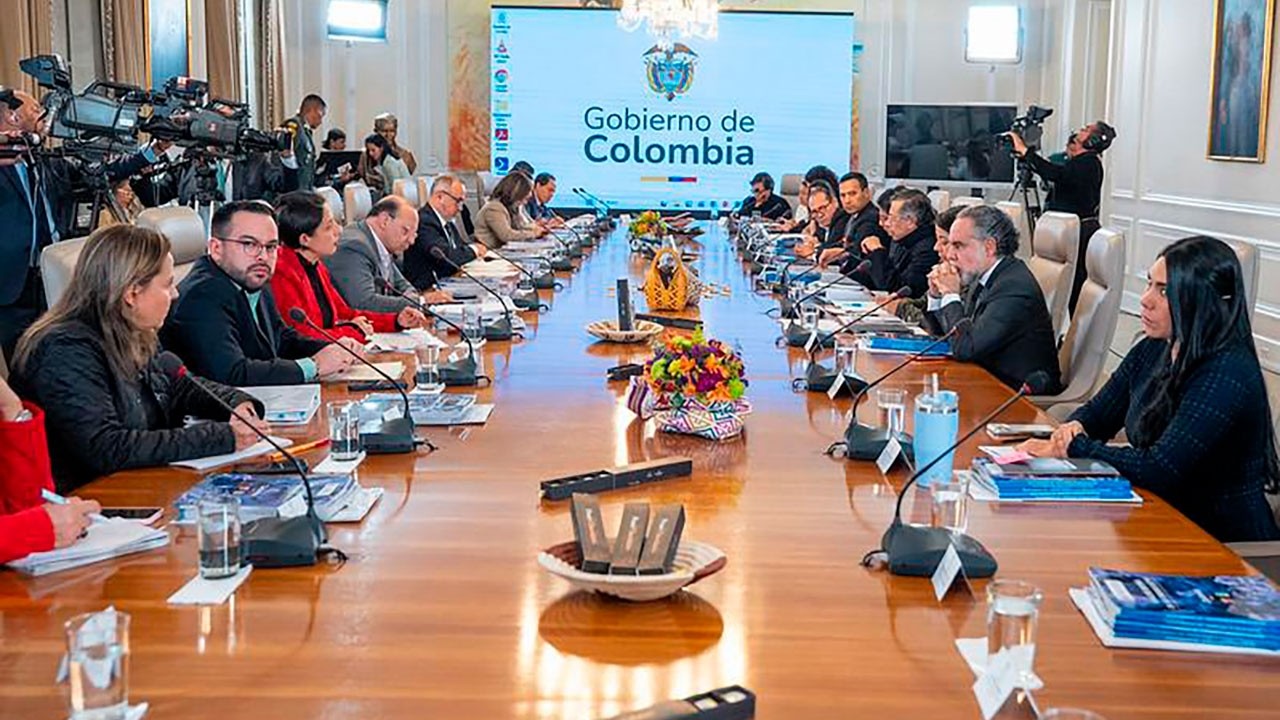 Petro sugere que Equador lançou bombas na Colômbia; Noboa nega ação