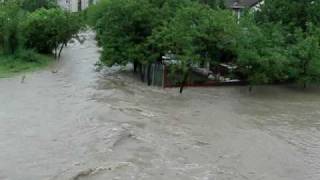 preview picture of video 'Kazincbarcika Tardona patak áradása 2010. május 16.'
