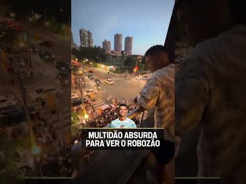 O CR7 É MUITO QUERIDO! OLHA A MULTIDÃO QUE FOI ATÉ A PORTA DO HOTEL #shorts