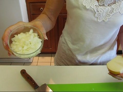 Betty's Quick Tip 109--How to Chop an Onion