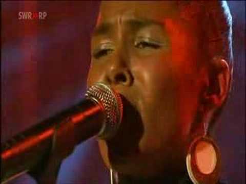 Ayo. - Love and hate (LIVE @ New Pop Festival 2007)