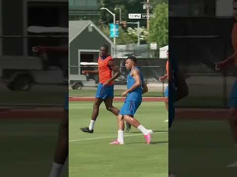 🔥 Dembélé 🆚 Mbappé : les Bleus 🇫🇷 se défient à l'entrainement devant leur public !