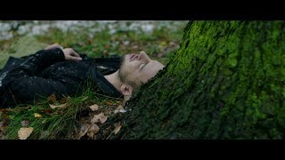 Videoklip DJ Wich - Pevně na Zemi (ft. Strapo, Rest, Erycan) s textom piesne