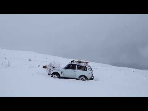 Lada Niva Snow Wheeling
