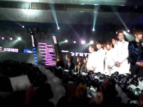 [BEGTH-Fancam]111231 MBC Korean Music Festival 2011 - Opening.AVI