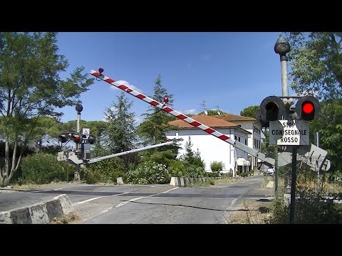 Spoorwegovergang Molin Nuovo (I) // Railroad crossing // Passaggio a livello